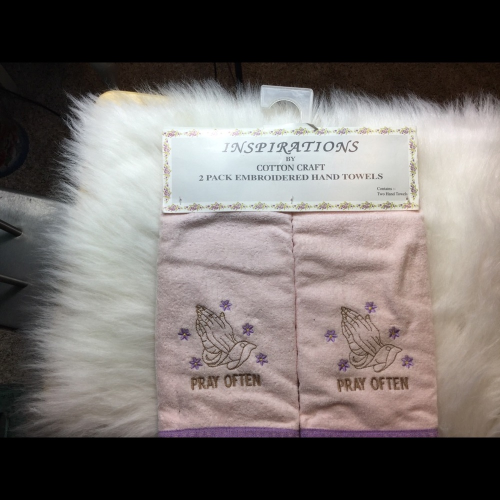 NWT Embroidered Hand Towel Set - Picture 3 of 4
